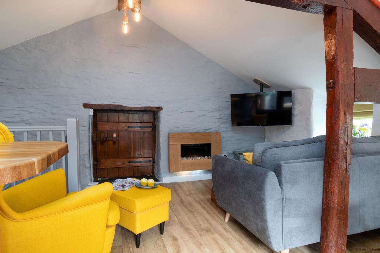 Dog Friendly Cottage, Geufron Farm Near Tywyn Bryn-crug Exterior photo