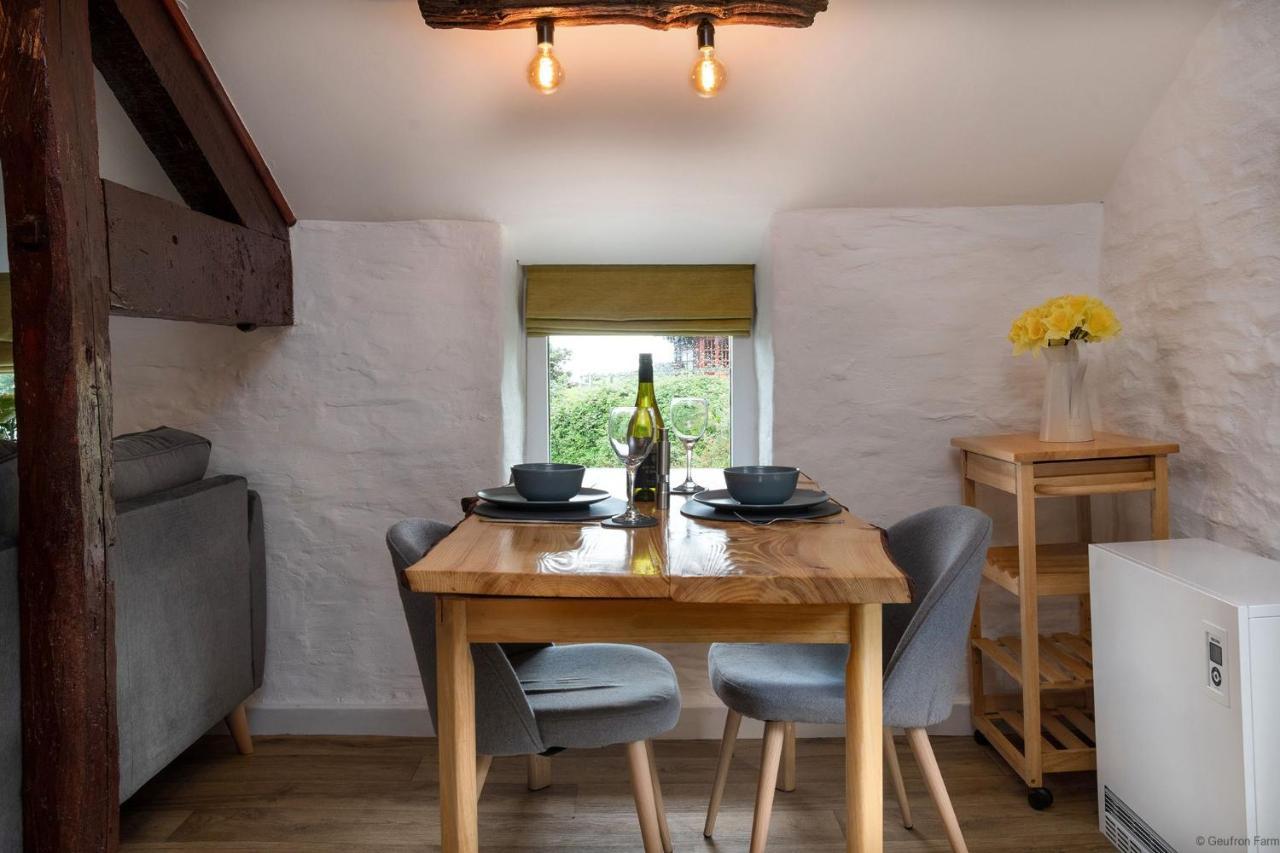 Dog Friendly Cottage, Geufron Farm Near Tywyn Bryn-crug Exterior photo